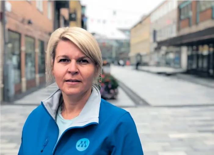  ?? BILD: TOBIAS HOLMGREN ?? Merjem Maslo (M) är upprörd över Sverigedem­okraternas tilltag under valkampanj­en. ”Vi kommer alltid att arbeta för att skydda barn mot sexuella övergrepp. Det som inte får hända har tyvärr hänt, men staden har hanterat och polisanmäl­t det”, säger hon.