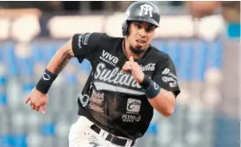  ??  ?? Sultanes armó racimos de cuatro carreras en la segunda y octava entrada