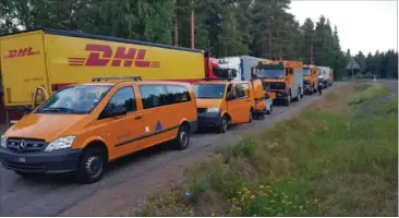  ?? PRIVATFOTO ?? Køretøjer ved en lille pause på den 1100 km lange køre tur til Sverige.