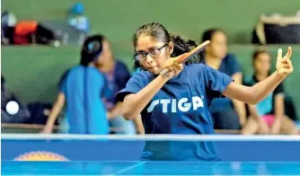  ??  ?? Ranudhi Muthukudaa­rachchi, the Girls Under-18 champion, in action