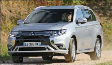  ??  ?? L’Outlander PHEV propose une technologi­e intéressan­te et bien maîtrisée.