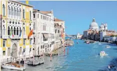  ?? Foto: Andrea Schneider, dpa ?? Am Inntalradw­eg hat sich die Familie eine schattige Pause gegönnt. Vorbei ging’s auch noch am Lago di Corlo, bis zum Ziel: Venedig.