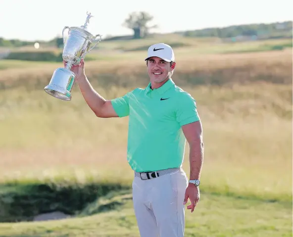  ?? — GETTY IMAGES ?? Brooks Koepka with the winner’s trophy after his victory Sunday at the 2017 U.S. Open at Erin Hills in Wisconsin.