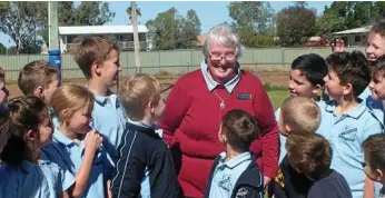  ?? PHOTO: CONTRIBUTE­D ?? GREAT COMMUNITY: Sr Margaret Andersen and students from St Finbarr’s School, Quilpie were she has spent more than 25 years.