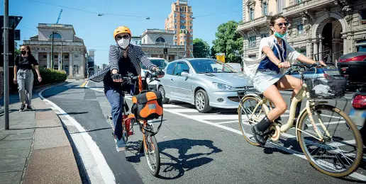  ?? (foto Marco Passaro) ?? Correzioni All’inizio di corso Buenos Aires, la ciclabile si sposta sulla destra, senza la discussa corsia di inseriment­o auto per chi arrivava da viale Piave