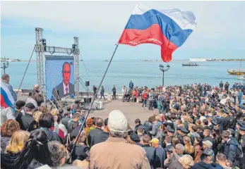  ?? FOTO: DPA ?? Die Hafenstadt Sewastopol im März 2014: In einer Fernsehans­prache gab Russlands Präsident Wladimir Putin die Annexion der Halbinsel bekannt.