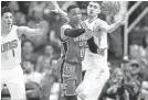  ?? BEN MOFFAT/AZCENTRAL SPORTS ?? The Thunder’s Russell Westbrook (0) passes against the Suns at Talking Stick Resort Arena on Friday.