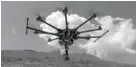  ??  ?? TRABAJO. El dron durante la reforestac­ión realizada en el Parque Natural del Alto Tajo