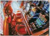  ??  ?? 閉路電視片段顯示行兇­者闖入賭場，並在賭場內縱火的剎那。（美聯社照片）