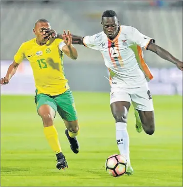  ?? Picture: GALLO IMAGES ?? STAYING CLEAR: Zambia’s Brian Mwila hands off South Africa’s Andile Jali during their internatio­nal friendly match at the Moruleng Stadium last night