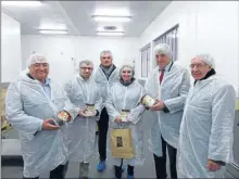  ??  ?? Une nouvelle gamme de crackers salés pour Antoine André et Carine Galante de Kokoji. Photo Agropole