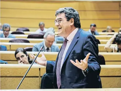  ?? Al ! " #$l " / EP ?? El ministro de la Seguridad Social, José Luis Escrivá, la semana pasada en el Senado