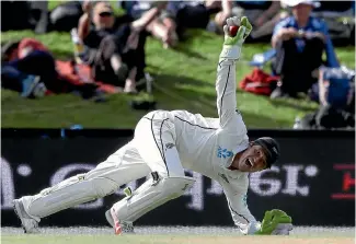  ?? PHOTO: AP ?? New Zealand wicketkeep­er BJ Watling appeals for a caught behind in the second test against England at Hagley Oval.