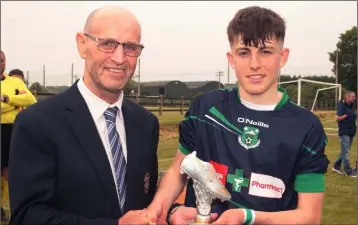  ??  ?? Willie Cottrell presents the man of the match trophy to Luke Kavanagh of Forth Celtic.