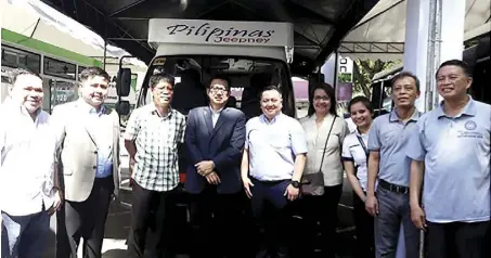  ??  ?? Officials from the Land Transporta­tion Office (LTO) and FOTON Philippine­s with the FOTON Jeepney during the recently held LTO Motor Show in East Avenue, Quezon City.