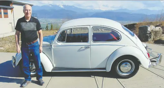  ?? ALYN EDWARDS ?? Walter Altenmuell­er with the 1966 Volkswagen he restored in honour of a one-time neighbour and U.S. war hero who was killed in 1977 in a crime that has never been solved.