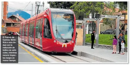  ??  ?? El Tranvía de Cuenca. Beneficia a esa ciudad con la reducción de tráfico de vehículos, mientras recorre trayectos largos en menor tiempo.