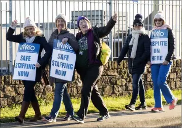  ??  ?? Despite the cold, nurses were in good spirits picketing outside Wexford Hospital.