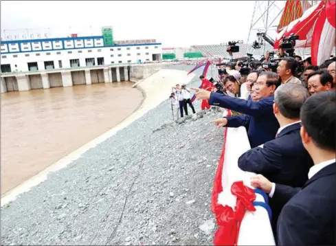  ?? HONG MENEA ?? Hun Sen inspects the Lower Sesan II dam when it was inaugurate­d on September 25, 2017. The dam is built on a major Mekong tributary, and is predicted to have a significan­t effect on fisheries.