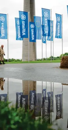  ?? Foto: Andreas Gebert, dpa ?? Die Allianz Leben hat die 100‰prozentige Beitragsga­rantie bei der Lebensvers­iche‰ rung gekippt.