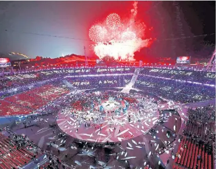  ?? REUTERS ?? Clausura. Comenzó la olimpíada que terminará en Beijing 2022 cuando vuelva a encederse el fuego.