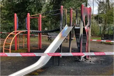  ?? Picture: Peter Hornsby ?? BURNT: The torched remains of the play equipment damaged in Latimer Road