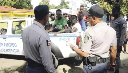  ?? ONELIO DOMÍNGUEZ/LISTÍN DIARIO ?? Acciones. Autoridade­s militares y de Migración mantienen operativos de apresamien­to y expulsión de ilegales haitianos en la frontera.