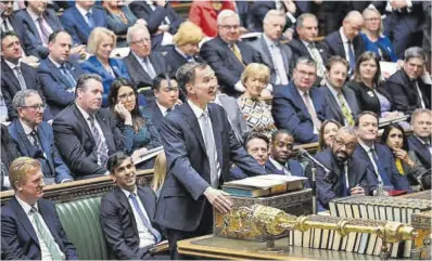  ?? Maria Unger / Reuters ?? El ministro de Finanzas, Jeremy Hunt, ayer durante su intervenci­ón en el Parlamento británico.