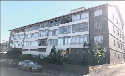  ??  ?? A two-bedroom Somerset West apartment with beautiful mountain views in Prestige Mansions in the centre of the town will go under the Michael James Organisati­on’s hammer on October 19.