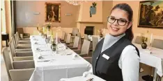  ?? Foto: Ulrich Wagner ?? Ausbildung in einem schönen Ambiente: Sarah Schmid lernt im Augsburger Hotel Drei Mohren den Beruf der Hotelfachf­rau.