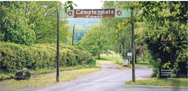  ??  ?? Die Zufahrt zum Campingpla­tz „Eichwald“in Lügde.