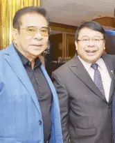  ??  ?? LCS Group of Companies president and chairman Chavit Singson with lawyer Ferdinand Topacio.