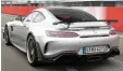  ??  ?? Die Flügel hoch: Maximaler Abtrieb ist die Spezialitä­t des AMG GT R Pro.