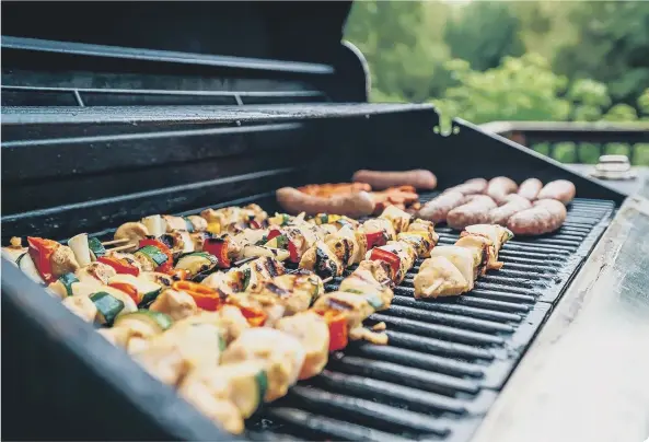  ??  ?? Barbecue in the garden and keep the kitchen cool