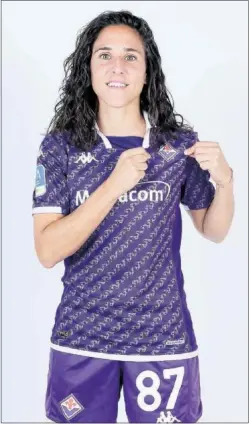  ?? ?? Vero Boquete posa con la camiseta de la Fiorentina.