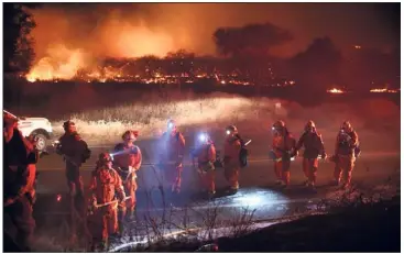  ?? (Photo AFP) ?? Au total, les feux ont déjà détruit plus de   hectares et provoqué l’évacuation de centaines de milliers de personnes en Californie. Mais ils n’ont fait, pour l’heure, qu’un seul mort et quelques blessés.