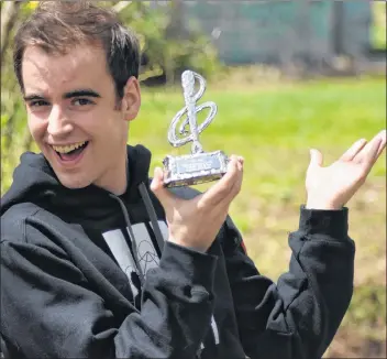  ?? ASHLEY THOMPSON ?? PINEO & LOEB’S Mitchell Pineo, originally from Berwick, shows off the East Coast Music Award the duo recently won for Electronic Recording of the Year.