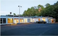  ?? ?? ABOVE LEFT AND RIGHT: The Lookout Mountain Laboratory as it appeared in recent years, complete with obligatory swimming pool. BELOW: An aerial view of the property. BOTTOM LEFT AND RIGHT: Current owner of Lookout Mountain Jared Leto and one-time resident Dehl Berti.