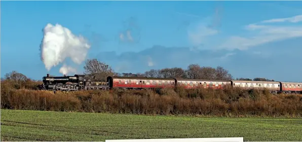  ?? ALAN WEAVER ?? Above: Azure blue skies are the order of the day on January 3 as WR 4-6-0 No. 7822 Foxcote Manor departs from Shenton with a Battlefiel­d Line Mince Pie Service.