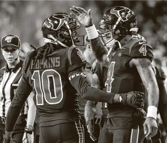  ?? Karen Warren / Staff photograph­er ?? Former Texans wide receiver DeAndre Hopkins and quarterbac­k Deshaun Watson enjoyed a prolific connection during their time together in Houston.