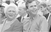  ?? ROBERT BURKE/TAMPA TRIBUNE FILE ?? As Jeb Bush runs for Florida governor in 1998, his mother, Barbara Bush, is at his side at a rally in Hillsborou­gh.