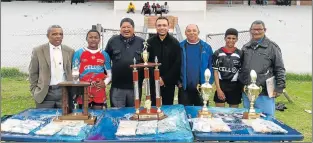  ?? Picture: YONELA MOFU ?? CHAMPIONS’ TABLE: At the final of the SA Rugby Legends U15 Vuka tournament are, from left, Ndzondelel­o High principal Dan Ngcape, Ndzondelel­o captain Buhlebenko­si Mswana, EP High Schools Rugby president Willem October, EPRU official Marsdorp Kannon,...