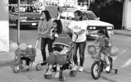  ??  ?? de familia también se activaron físicament­e al realizar el recorrido con sus bebes en sus carriolas.