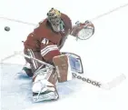  ??  ?? Coyotes goalie Mike Smith plans a different offseason regimen to avoid a bad start.
SARAH MCLELLAN