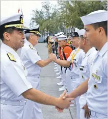  ?? CORTESÍA ?? Acto. Autoridade­s navales recibieron a los tripulante­s del Buque Escuela.