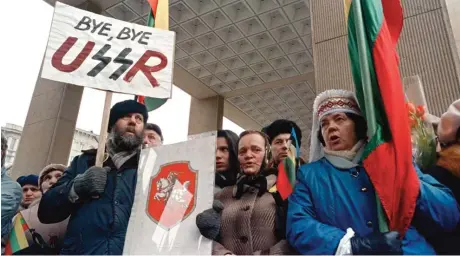  ??  ?? This file photo shows Lithuanian­s crowding with the Lithuanian flag and a banner which reads "Bye, bye USSR" - in the center of Vilnius, during demonstrat­ion asking for the country's independen­ce. — AFP photos