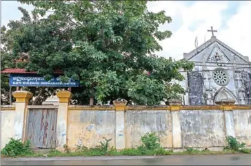  ?? ZELANDONII ATHENA ?? An exterior view of the Kien Khleang Orphanage Center in Phnom Penh’s Chroy Changvar district.