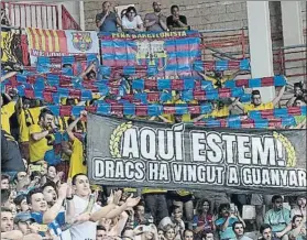  ?? FOTO: ENRIQUE SERRANO ?? Los Dracs se dejaron la voz por el Barça en un ambiente muy hostil