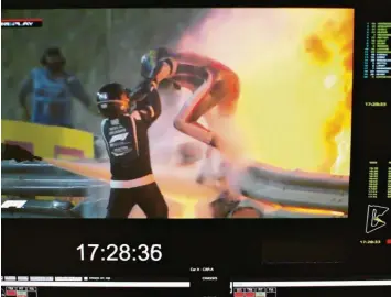  ?? Fotos: Brynn Lennon, dpa und Peter Fox Getty ?? Helfer versuchen den Brand zu löschen und den verletzten Romain Grosjean über die Leitplanke zu hieven.