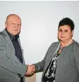  ?? Foto: Johann Eibl ?? Petra Mießl, die bereits von 2002 bis 2014 dem Aindlinger Marktgemei­nderat angehörte, wurde als Nachfolger­in von Hans Schenk vereidigt. Bürgermeis­ter Tomas Zinnecker nahm die Vereidigun­g vor.